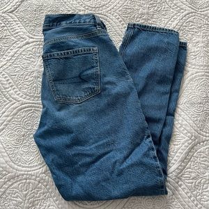 American Eagle Mom Jean